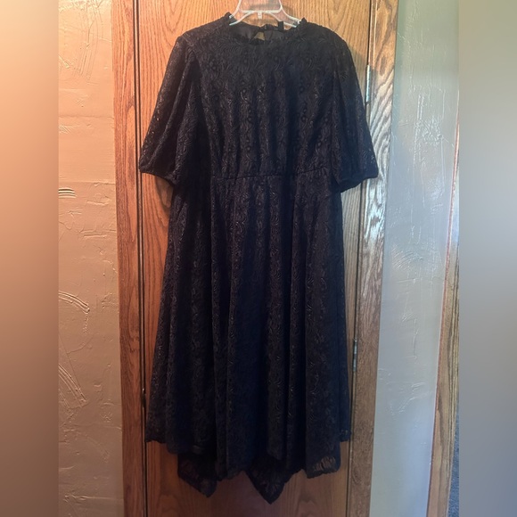 NWT Torrid 1X tea length flocked lace sharkbite hem dress black - Picture 6 of 7